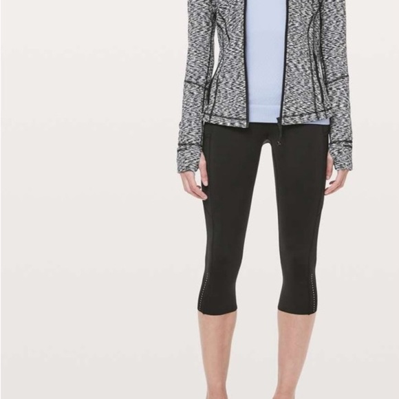 Lululemon 4 Fast Free Crop Nulux 19” black crops great pre owned reflector strip - Picture 10 of 13